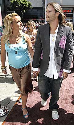 Britney Spears og mannen Kevin Federline kan snart komme på video av den mer private sorten. Foto: Scanpix.
