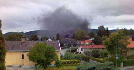 Røykutviklingen fra brannen ved Haugerød & Nilsen var synlig langt av sted. Foto: Bo Lilledel Andersen Røykutviklingen fra brannen ved Haugerød & Nilsen var synlig langt av sted. Foto: Bo Lilledel Andersen