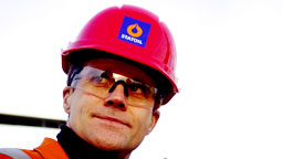 MÅ KUTTE: Statoil-sjef Helge Lund skal redusere kostnadene. (Scanpix)