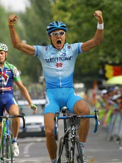Heinrich Haussler jubler over seieren på 19. etappe. (Foto: Reuters/Scanpix)