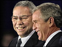 Utenriksminister Colin Powell og George W. Bush. (Foto: Scanpix)