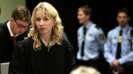 Astri Aas-Hansen, som forsvarer Erling Havnå i NOKAS-rettsaken, sier hun kan komme til å kreve lenger pause dersom de ikke blir ferdige med å høre gjennom lydopptakene før mandag morgen. (Foto: Scanpix)