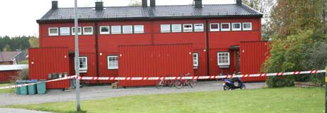 Mannen ble skutt i en leilighet i denne boligen i Askim (Foto: NRK)