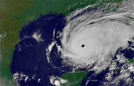Satellittfoto av "Rita" i ettermiddag. (Foto: Scanpix / AP / NOAA) Satellittfoto av "Rita" i ettermiddag. (Foto: Scanpix / AP / NOAA)