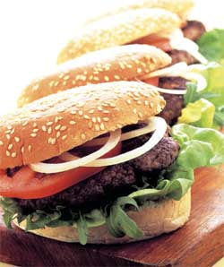 McDonalds er sikre på at deres hamburgerer ikke har den farlige bakterien. 