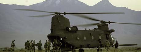 Ill.-foto: Chinook-helikopter på Bagram-basen i Afghanistan. (Foto. J.Berry, AP)
