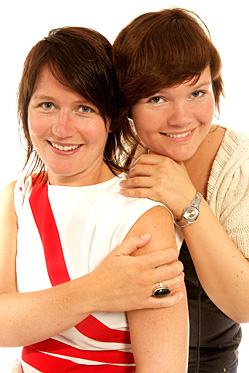 Helene Samuelsen og Ragnhild Silkebækken byr på sex- og samlivsprogrammet ”Pepper & pasjon” i NRK P1 på torsdagskveldene. (Foto: NRK/Ole Kaland)