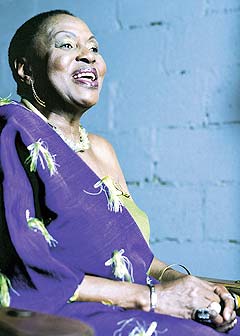 Miriam Makeba har bestemt seg for å avslutte sin karriere som turnerende musiker. Foto: Promo.