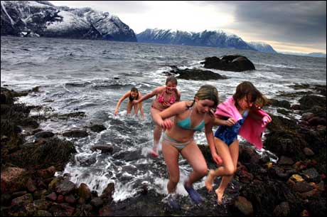 "Isbading i Sognefjorden" heiter vinnarbiletet til May Britt Eide