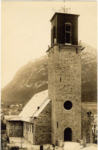 Volda kyrkje blir bygd, 1930. Foto: Kornberg