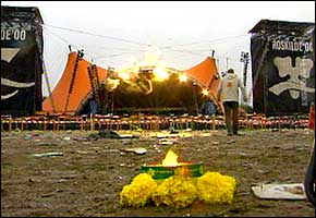 Fjorårets Pearl Jam konsert på Roskilde fikk et tragisk utfall. Fjorårets Pearl Jam konsert på Roskilde fikk et tragisk utfall.
