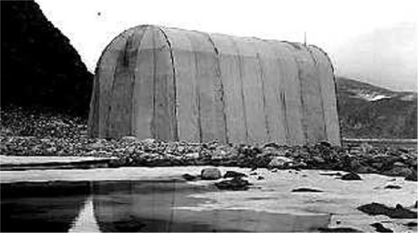 Walter Wellman og folkene hans måtte bygge hangar til luftskipet America Walter Wellman og folkene hans måtte bygge hangar til luftskipet America