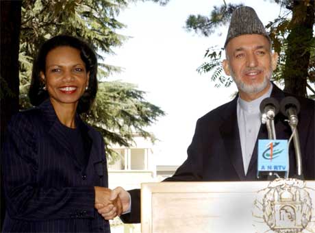 USA utanriksminister Condoleezza Rice møtte president Hamid Karzai i Kabul i dag. (Foto: AP/Scanpix)