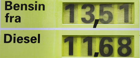 NAF gleder seg over Stoltenberg-regjeringens løfter om like bensin- og dieselpriser over hele landet. Foto: Scanpix