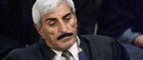 Saadoun Janabi under pningen av rettssaken mot Saddam Hussein tidligere denne uken. (Foto: Reuters/Scanpix)