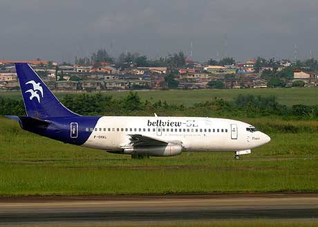 Bilde viser et fly fra flyselskapet Bellview like før avgang den 23. oktober 2005. (Foto: AP/Scanpix)