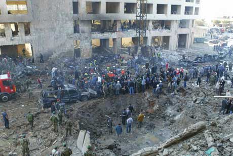 Rafik Hariri ble drept sammen med 22 andre i en voldsom eksplosjon i Beirut i februar i fjor. (Scanpix-AFP-foto)