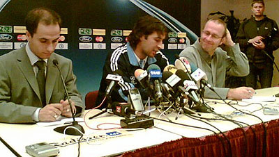 Raul helste til Dagfinn Enerly. (Foto: NRK)