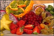 Pynt gjerne med delikat, fargerik frukt!