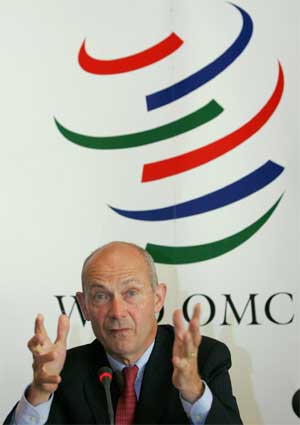EUs tidligere handelskommissær, franskmannen Pascal Lamy, er WTOs generaldirektør. (Foto: Martial Trezzini/ Keystone/ AP/ Scanpix)