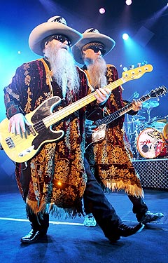 ZZ Top er et av bandene som har måttet utsette konserter på grunn av orkanen Wilma. Foto: Fabrice Coffrini, AP Photo / Scanpix. ZZ Top er et av bandene som har måttet utsette konserter på grunn av orkanen Wilma. Foto: Fabrice Coffrini, AP Photo / Scanpix.
