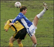 Rob Friend (blå trøye) er tidligere mossespiller. Han vant nylig cupfinalen med Molde. Snart møter han gamle lagkamerater igjen i kampen om en plass i Tippeligaen. Foto: Scanpix Rob Friend (blå trøye) er tidligere mossespiller. Han vant nylig cupfinalen med Molde. Snart møter han gamle lagkamerater igjen i kampen om en plass i Tippeligaen. Foto: Scanpix