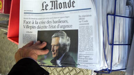 Uvanlig sterke meldinger fra Le Monde i dag. (Foto: R. Mauviniere, AP)