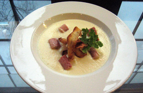 Jordskokksuppe er god og lekker mat. Foto: NRK Jordskokksuppe er god og lekker mat. Foto: NRK