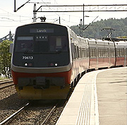 Vestfoldbanene kommer for langt etter utbyggingen av E 18 i Vestfold, mener Jernbaneverket.