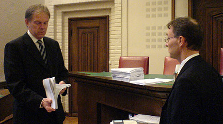 Aktor Bjørn Soknes og forsvarar Herman Hoff. foto: Cosmin Cosma, NRK Aktor Bjørn Soknes og forsvarar Herman Hoff. foto: Cosmin Cosma, NRK