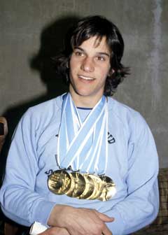 Eric Heiden med sine 5 gullmedaljer fra OL i 1980. (FOTO: EPU / NTB / SCANPIX)