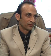Waseem Ayub er advokat for enkemannen etter Rahila Iqbal. (Foto: NRK Brennpunkt)