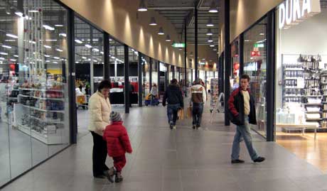 Kommunen reklamerte for turen til Töcksfors hvor Olav Thon sitt nye shoppingsenter er et åpenbart mål. (Foto:Privat)