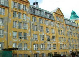 Ny-krohnborg skole. Foto: NRK. Ny-krohnborg skole. Foto: NRK.