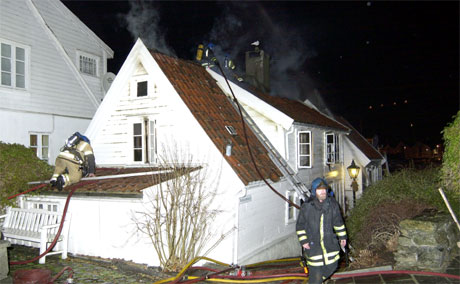 Brannvesenet hadde fort kontroll over brannen. Foto: Jan Ove Høgsveen