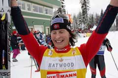 Marit Bjørgen jublet over seieren i Canada. (Foto: Lise Åserud / SCANPIX)