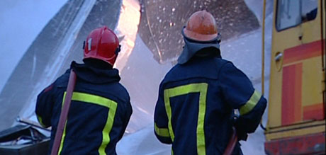 Brannen spredte seg raskt, og det var vanskelig å få kontroll over flammene. Foto: NRK