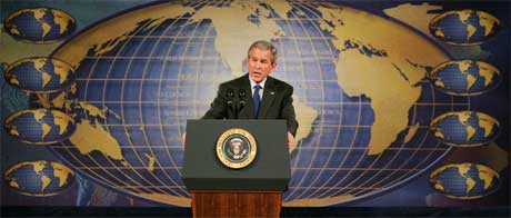 Verdens mektigste mann, USAs president George W. Bush, mener prestestyret i Iran er ondt.. (Foto: Mel Evans/AP/Scanpix)