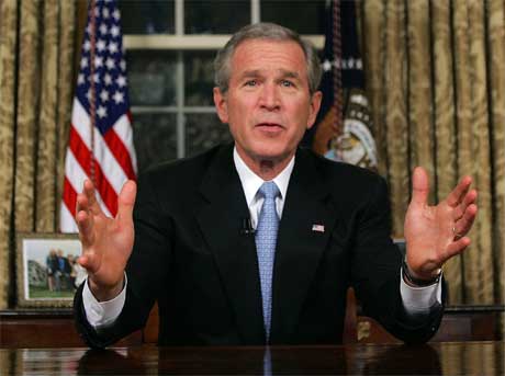 George W. Bush under sin TV-tale til folket i natt. (Foto: Scanpix / Reuters) 