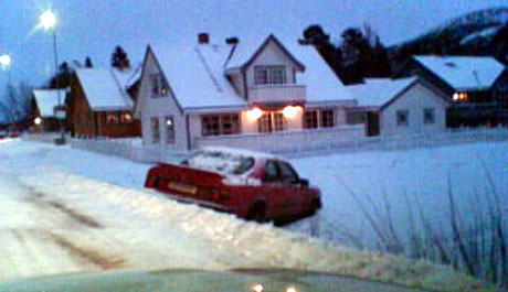 Denne bilen kjørte av veien på Spillum i Namsos. MMS-foto: NRK Trøndelag.