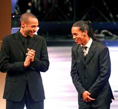 Thierry Henry og Ronaldinho (Foto: AFP/Scanpix) Thierry Henry og Ronaldinho (Foto: AFP/Scanpix)