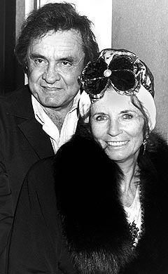 Johnny Cash og kona June Carter Cash sammen i 1988. Foto: AP Photo / Scanpix.