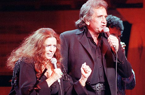 Johnny Cash og kona June Carter Cash sammen i 1992. Foto: Ron Frehm, AP Photo / Scanpix.