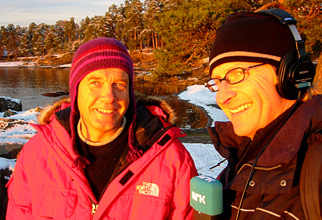 2. juledag lar Sjur Sætre radiolytterne møte utenlandssjef Halvor Fossum Lauritzsen i Røde Kors. (Foto: NRK) 2. juledag lar Sjur Sætre radiolytterne møte utenlandssjef Halvor Fossum Lauritzsen i Røde Kors. (Foto: NRK)