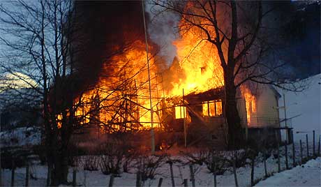 Slik såg husa ut då brannvesenet kom til staden. Foto: Bjørn Anders Seinsund