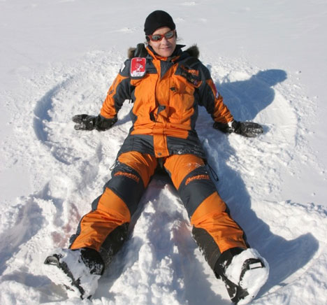 Engel i snøen. Cecilie Skog er framme på Sydpolen. Foto: www.cecilieskog.com