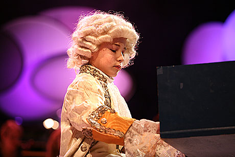 Sebastian Lewis (8) innledet Mozart-jubileet i 2006. Foto: Ane Kristian Gansmo, NRK.