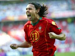 Maniche jubler etter å ha scoret for Portugal under EM i 2004. (Foto: AP/Scanpix) 