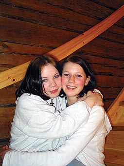 Karine Jakobsen (13) og Kine Øien Johansen (14)