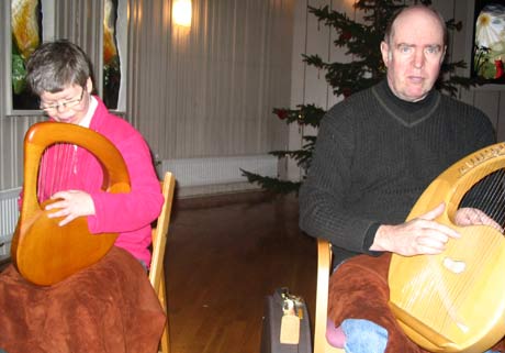 Lise Letterud og Torgrim Prestholt i Granlys lyreorkester er glad i å spille. (Foto: Jorun Vang/NRK)